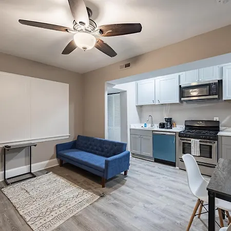 Modern Lux 2 Bedroom Condo Near Downtown
